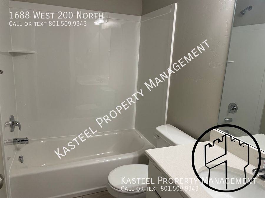 1688 W 200 N - Photo 7 of 8