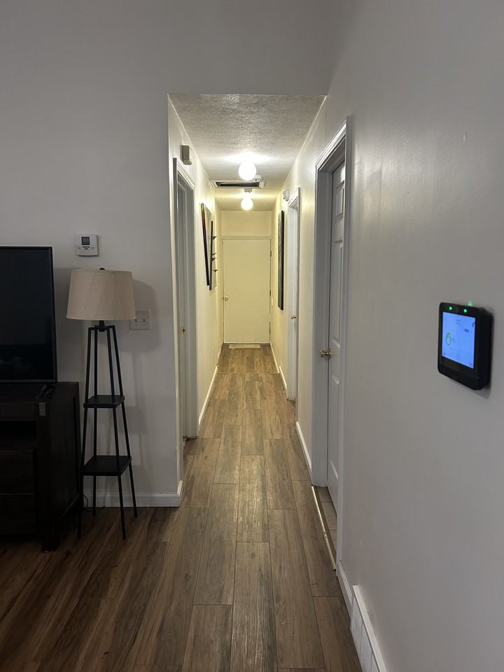 944 Hudson Rd #NA - Photo 3 of 18