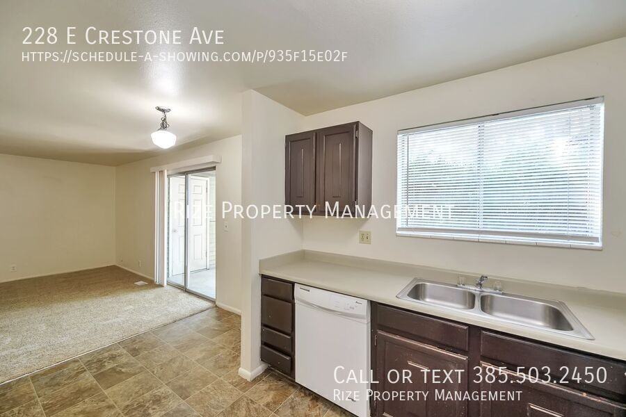 228 E Crestone Ave - Photo 2 of 9