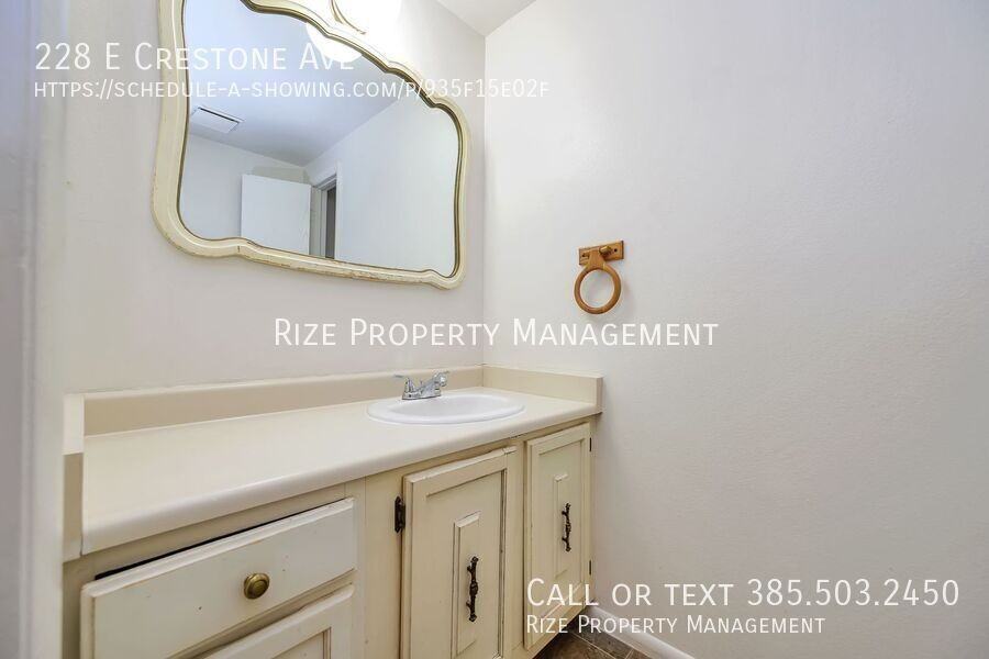 228 E Crestone Ave - Photo 4 of 9