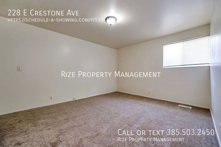 228 E Crestone Ave - Photo 5 of 9