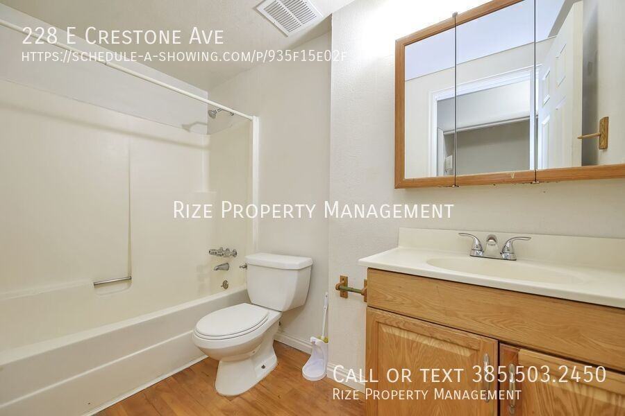 228 E Crestone Ave - Photo 6 of 9