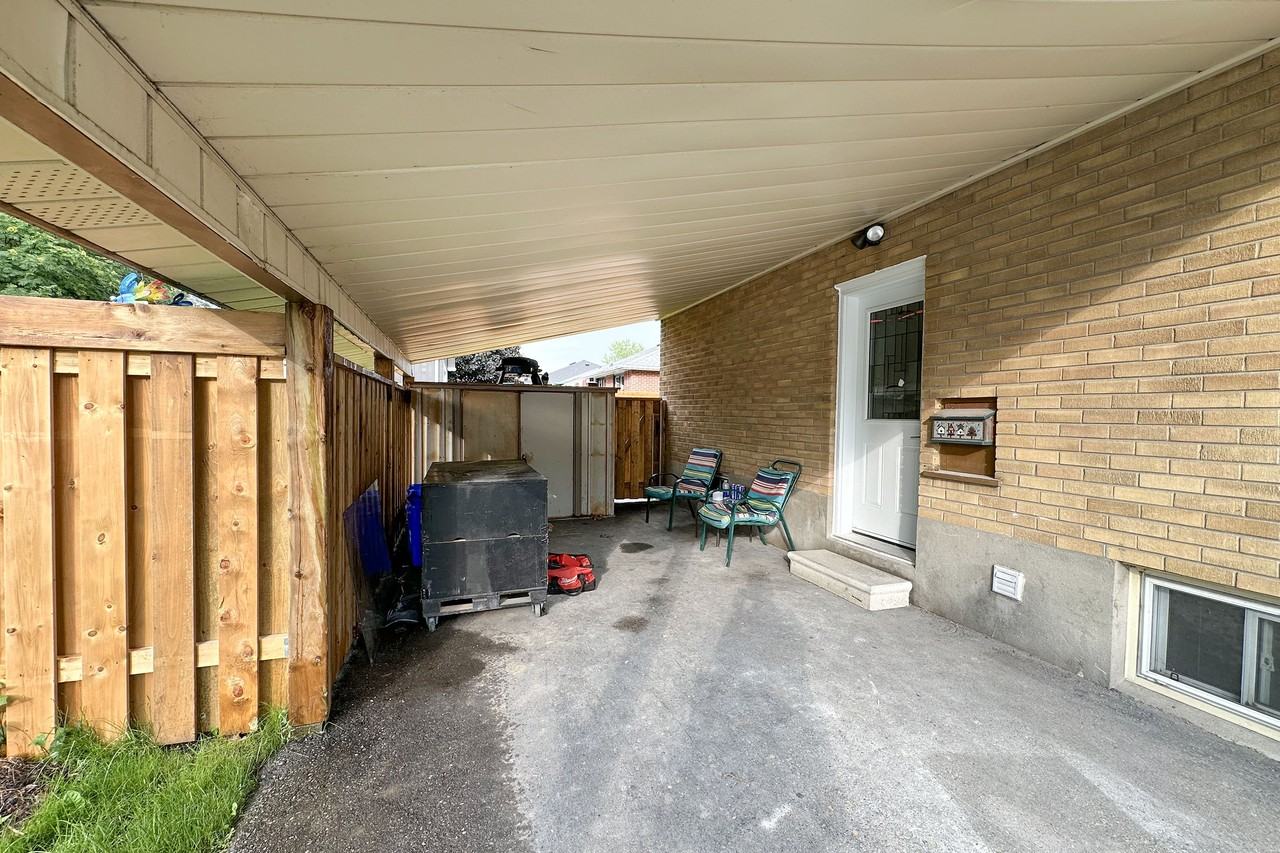 5 Parkway Cres - Photo 3 of 19
