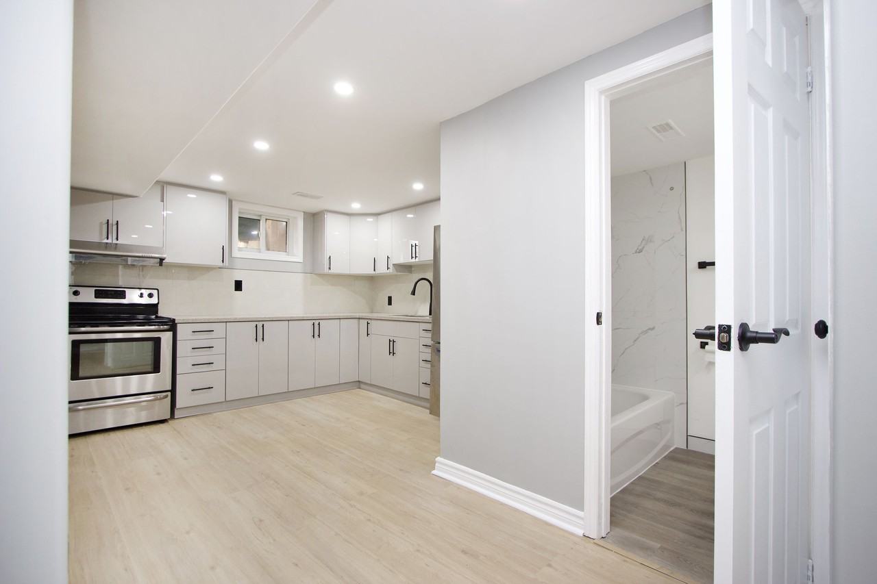 5 Parkway Cres - Photo 4 of 19