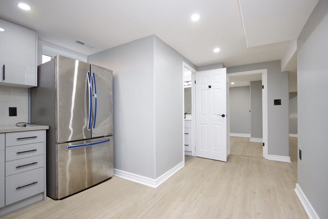 5 Parkway Cres - Photo 7 of 19