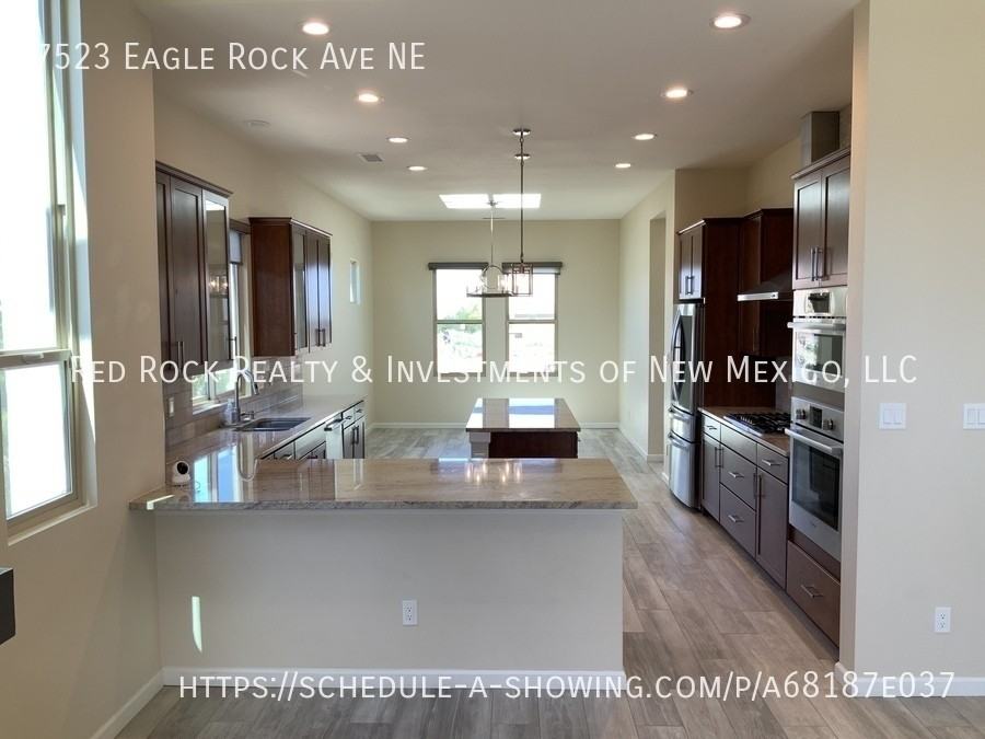 7523 Eagle Rock Ave Ne - Photo 6 of 27