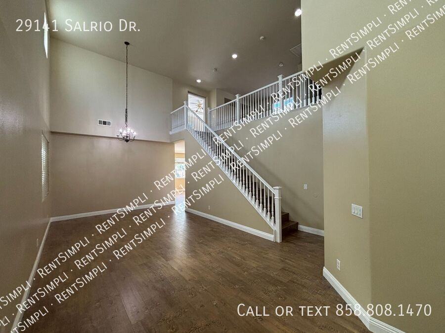 29141 Salrio Dr - Photo 4 of 31