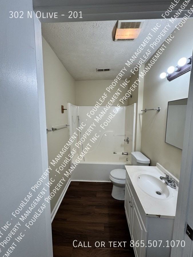 302 N Olive St #201 - Photo 2 of 11