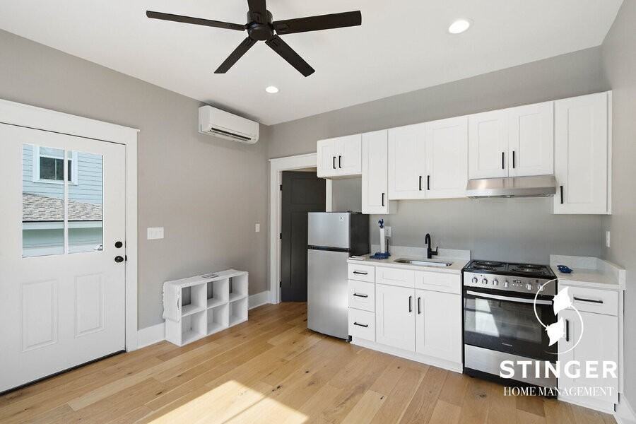 1103 14th Street Garage Apartment - Photo 2 of 12