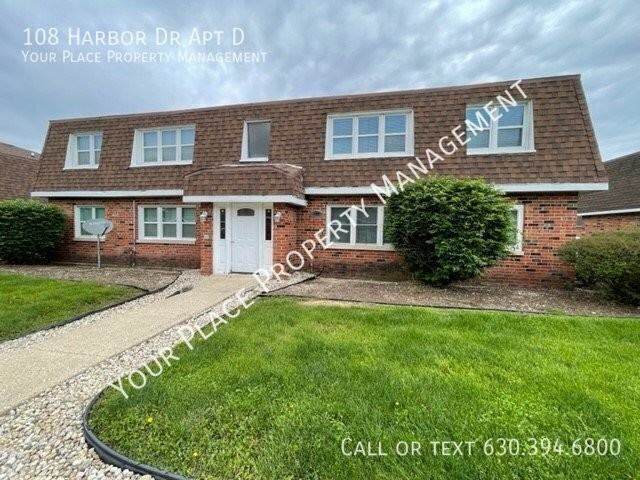 108 Harbor Dr Apt D - Photo 2 of 16