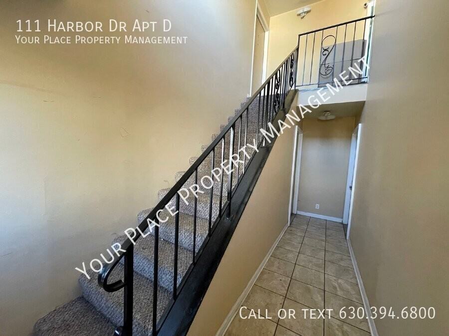 111 Harbor Dr Apt D - Photo 2 of 14