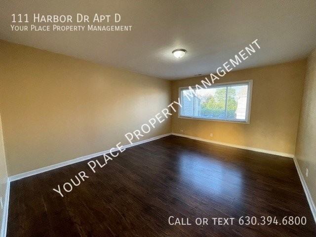 111 Harbor Dr Apt D - Photo 3 of 14