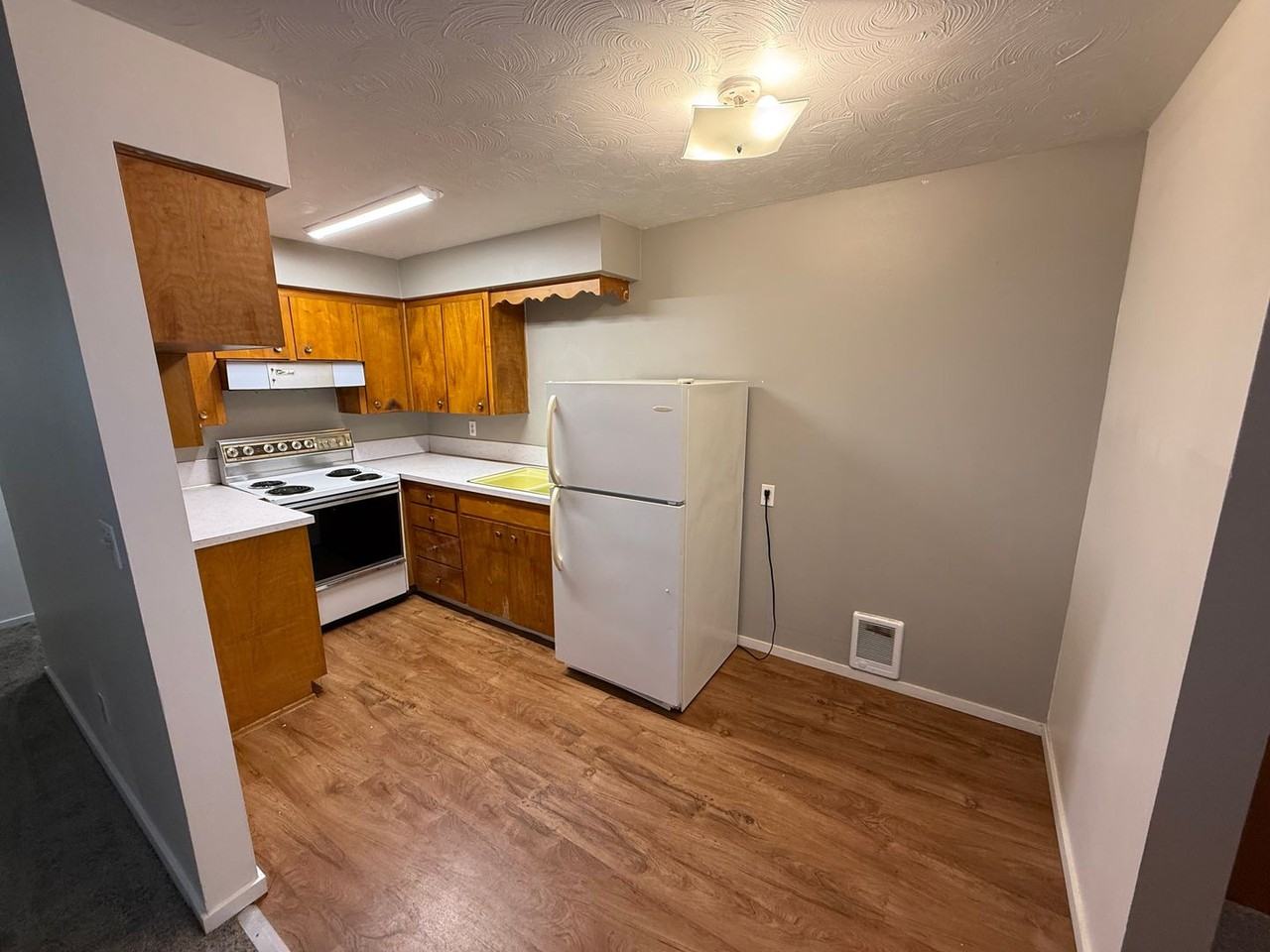 943 East Augusta Avenue - Photo 2 of 8