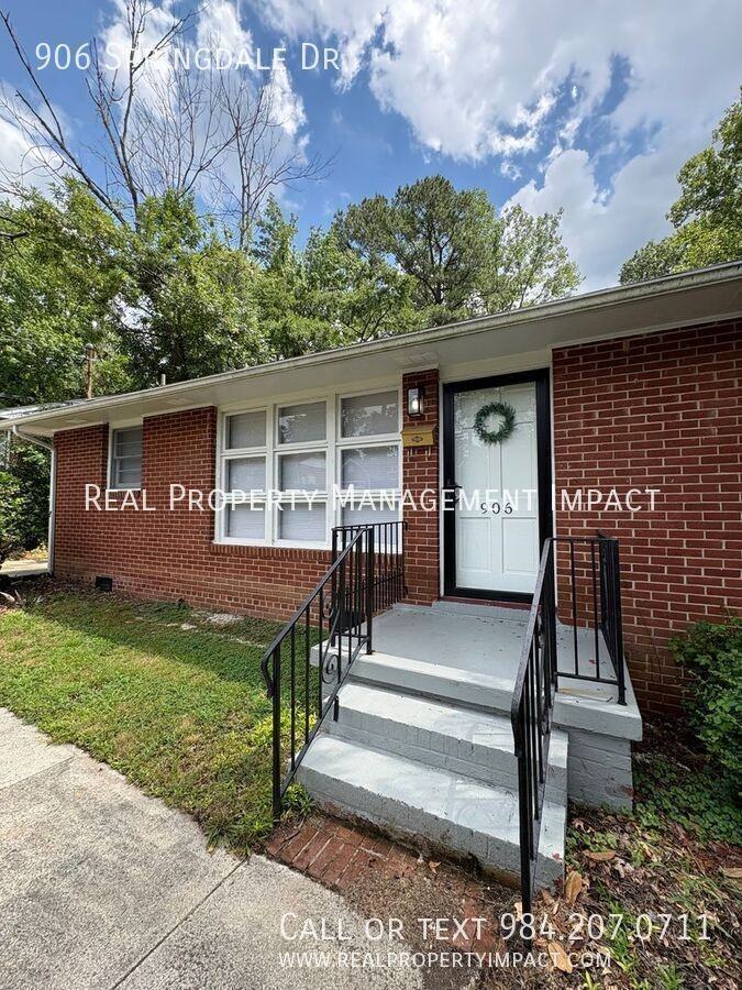 906 Springdale Dr - Photo 3 of 38
