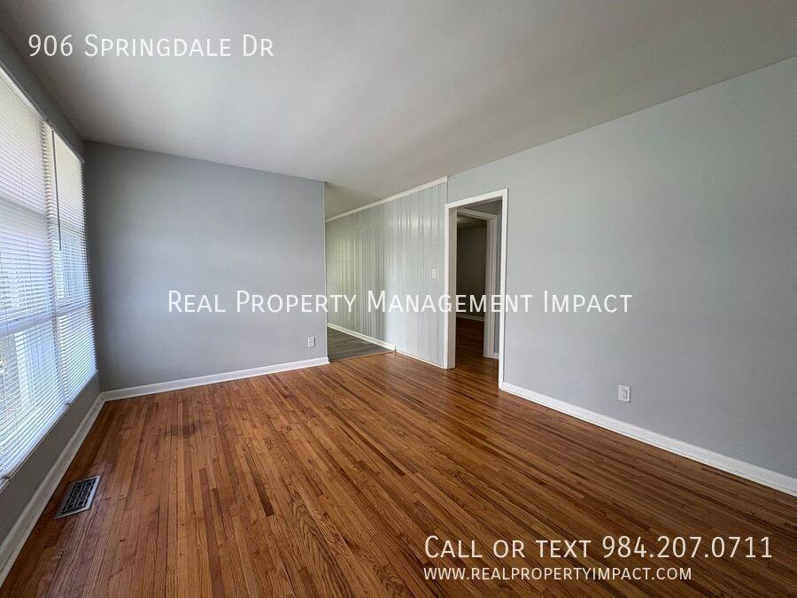 906 Springdale Dr - Photo 6 of 38