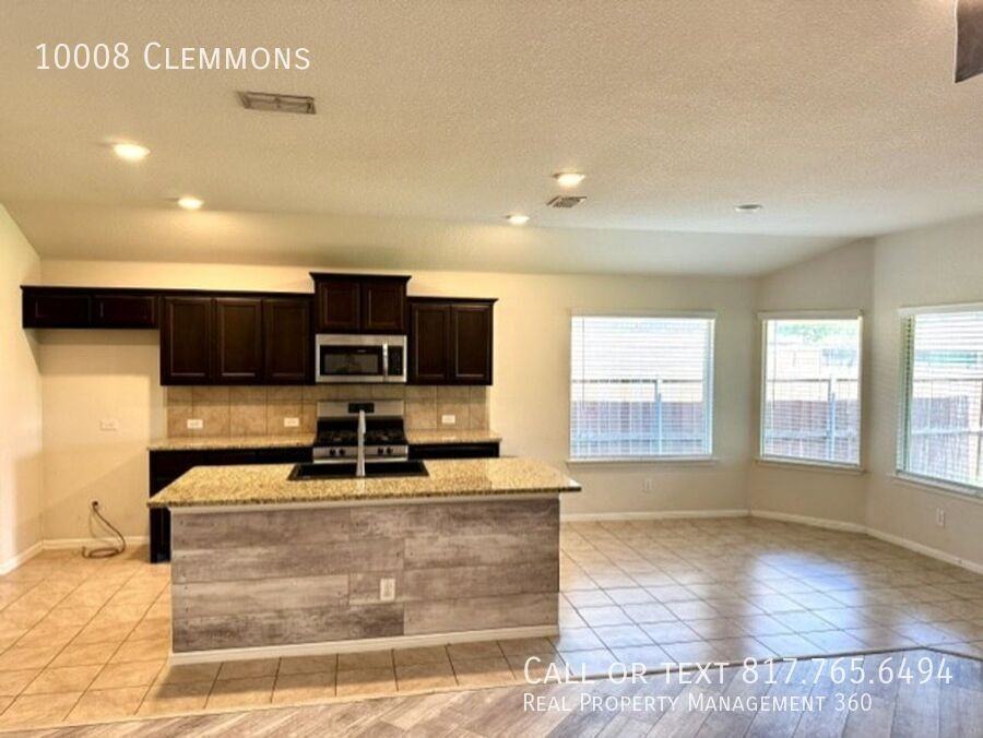 10008 Clemmons Rd - Photo 3 of 9