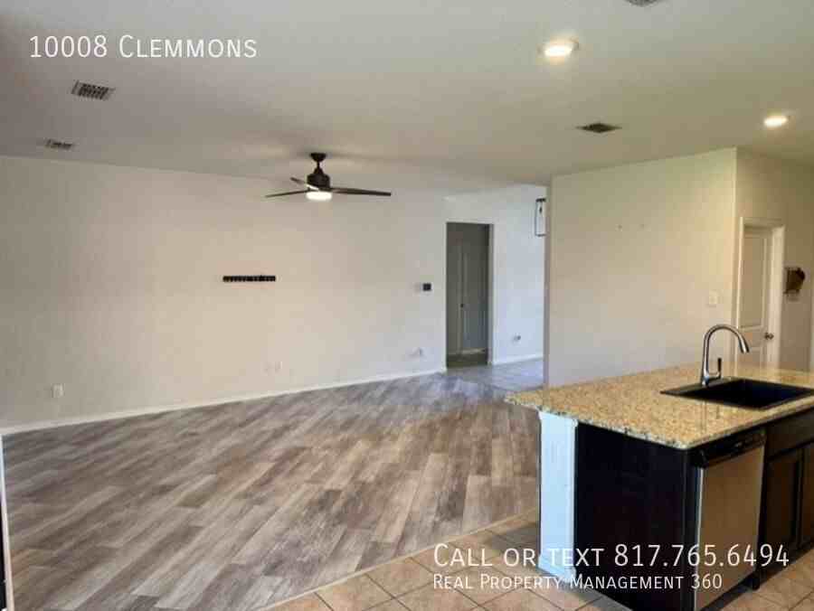 10008 Clemmons Rd - Photo 4 of 9