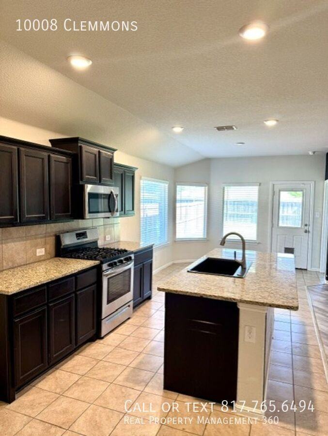10008 Clemmons Rd - Photo 5 of 9