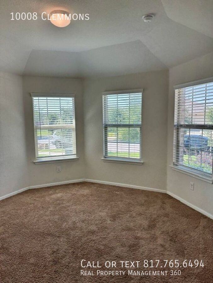 10008 Clemmons Rd - Photo 6 of 9