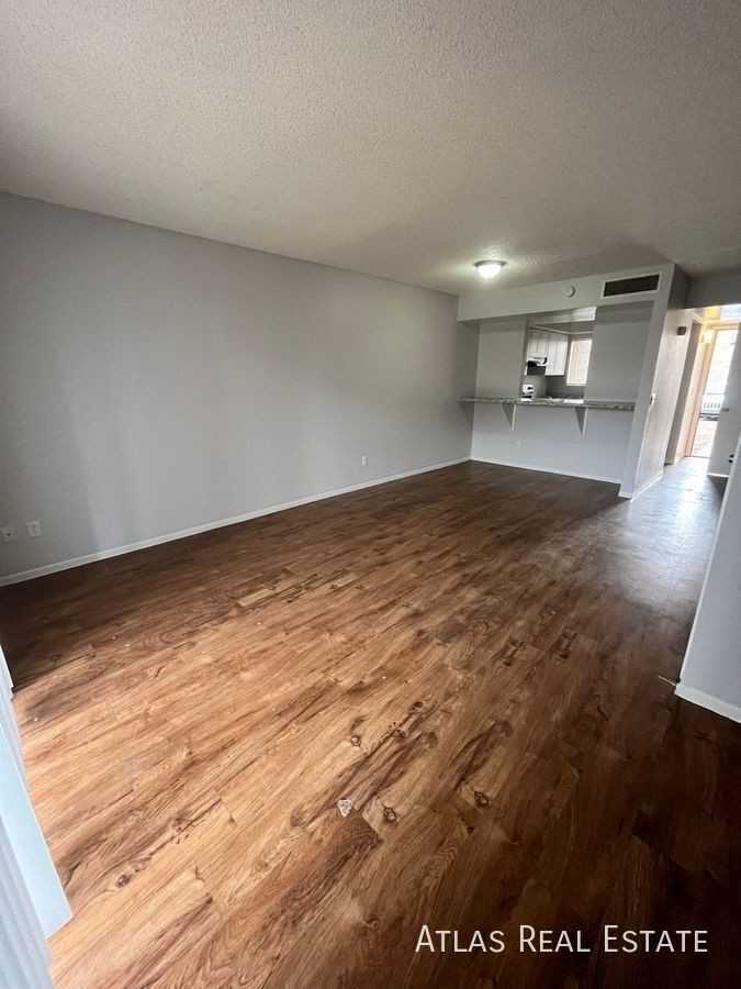 2820 E Kathleen Rd #103 - Photo 2 of 28