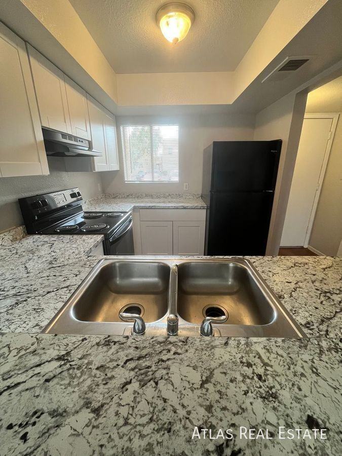 2820 E Kathleen Rd #103 - Photo 7 of 28