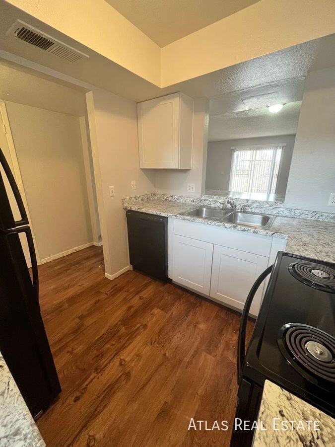2820 E Kathleen Rd #103 - Photo 5 of 28