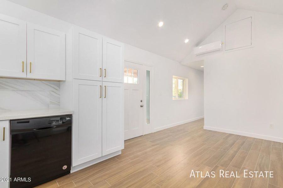 444 S Delaware St #2 - Photo 4 of 23