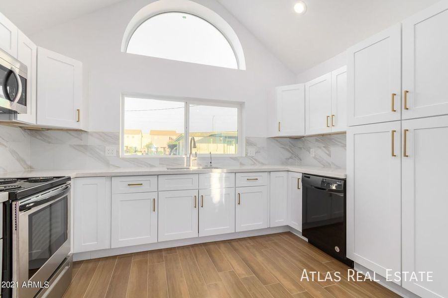 444 S Delaware St #2 - Photo 6 of 23