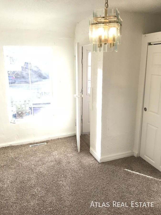 4718 N Josephine St - Photo 7 of 17