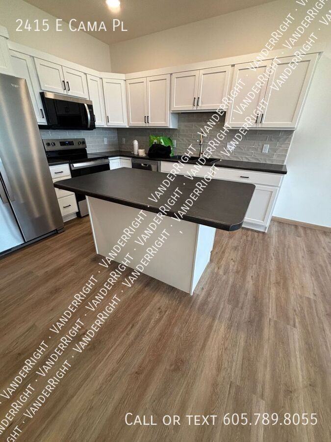 2415 E Cama Pl - Photo 4 of 20