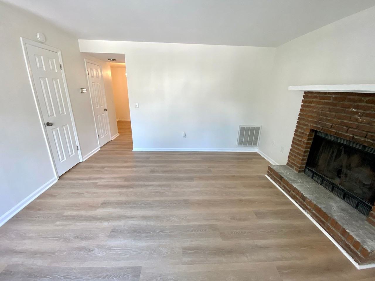 102 Picadilly Sq - Photo 2 of 13