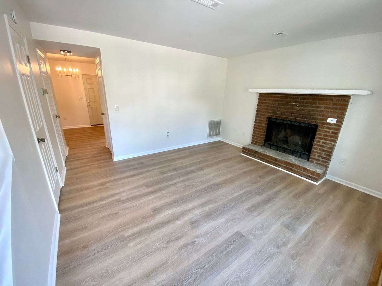 102 Picadilly Sq - Photo 3 of 13