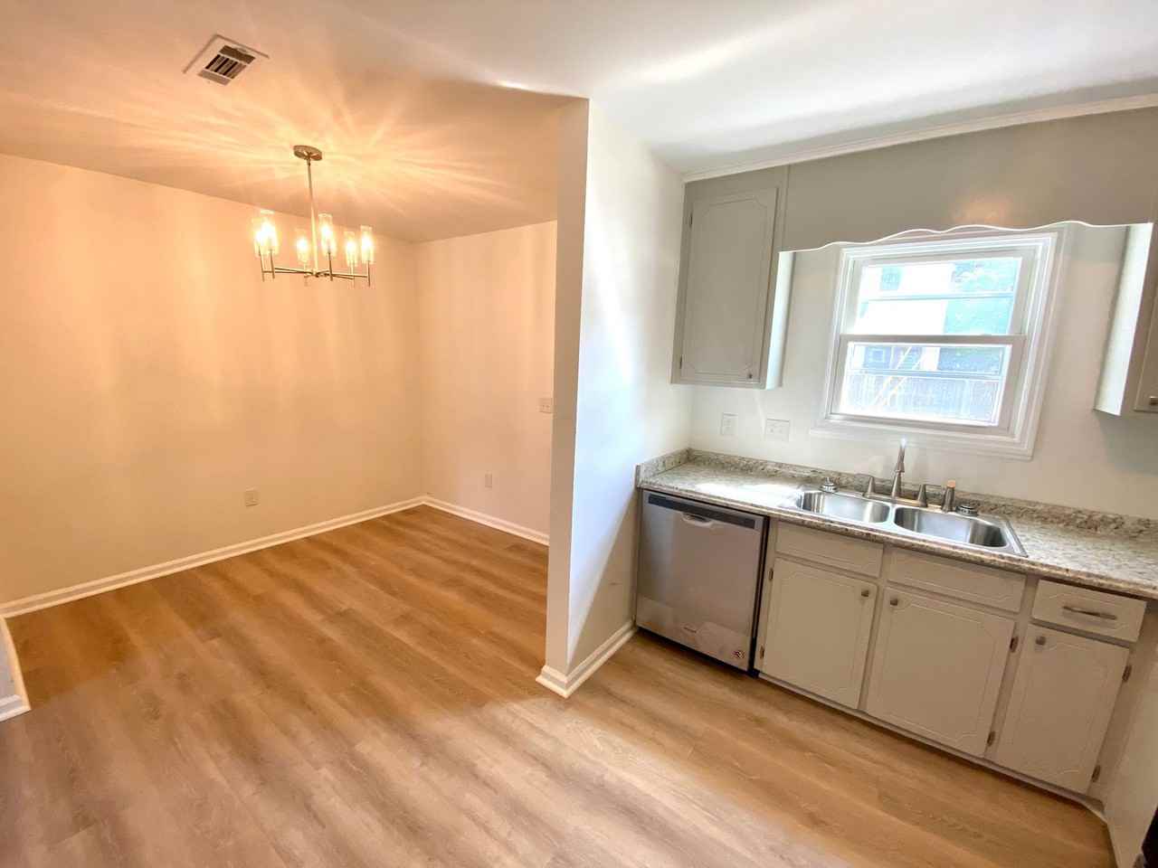 102 Picadilly Sq - Photo 6 of 13