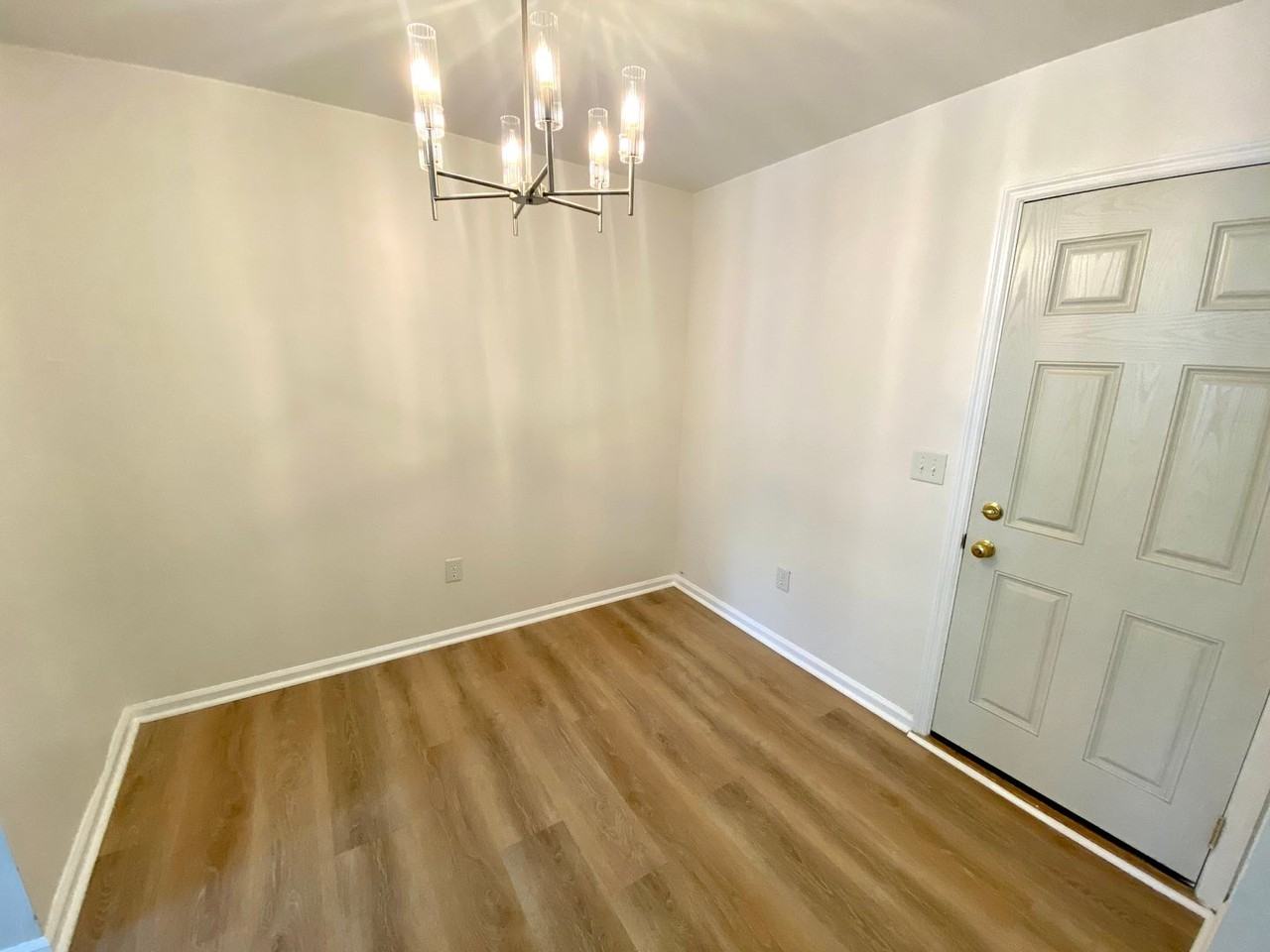102 Picadilly Sq - Photo 7 of 13