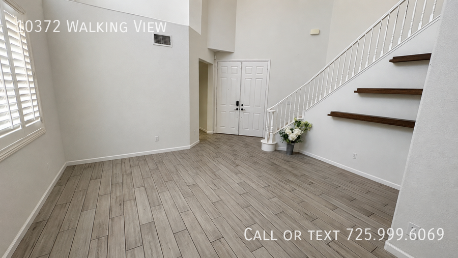 10372 Walking View Ct - Photo 2 of 11