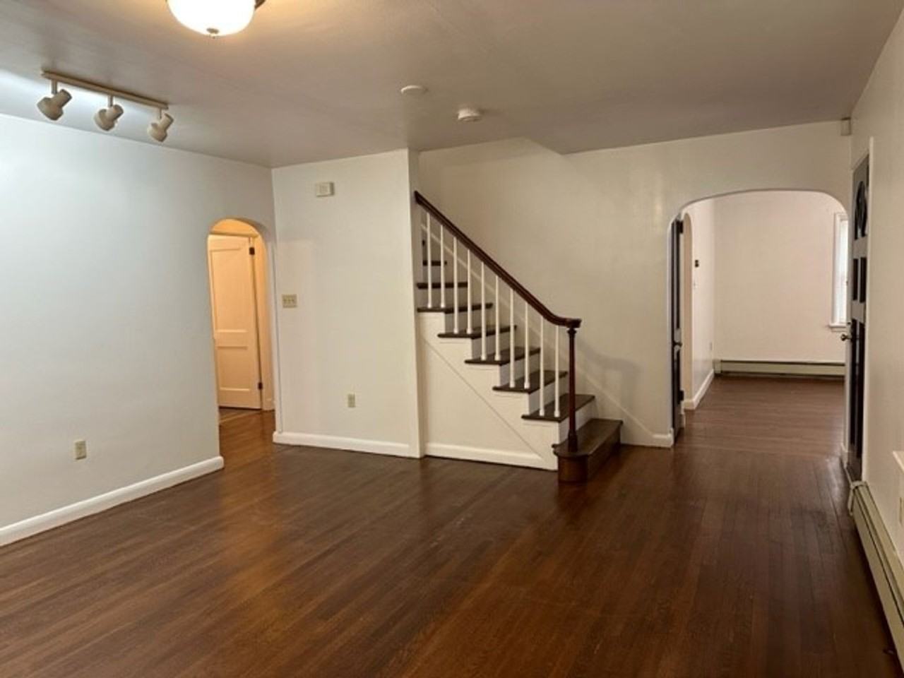 704 Hogestown Rd - Photo 3 of 14