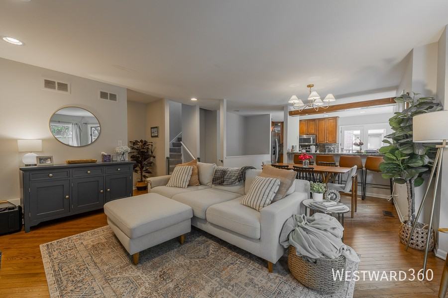 2336 N Lakewood Ave - Photo 5 of 27