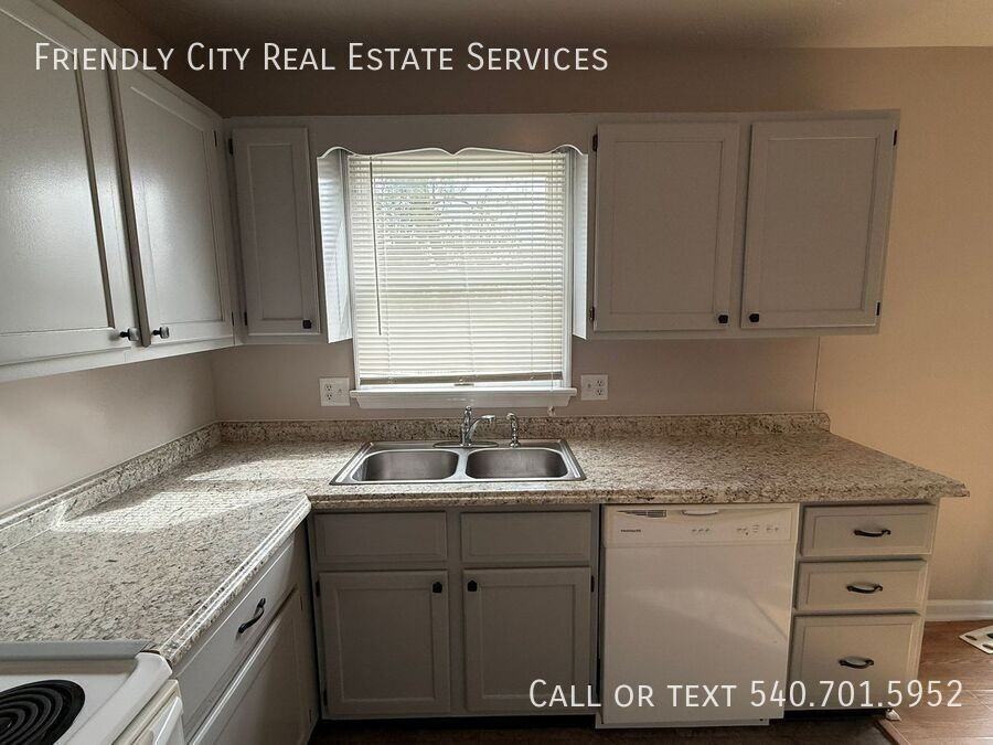 811 Vine St - Photo 5 of 17