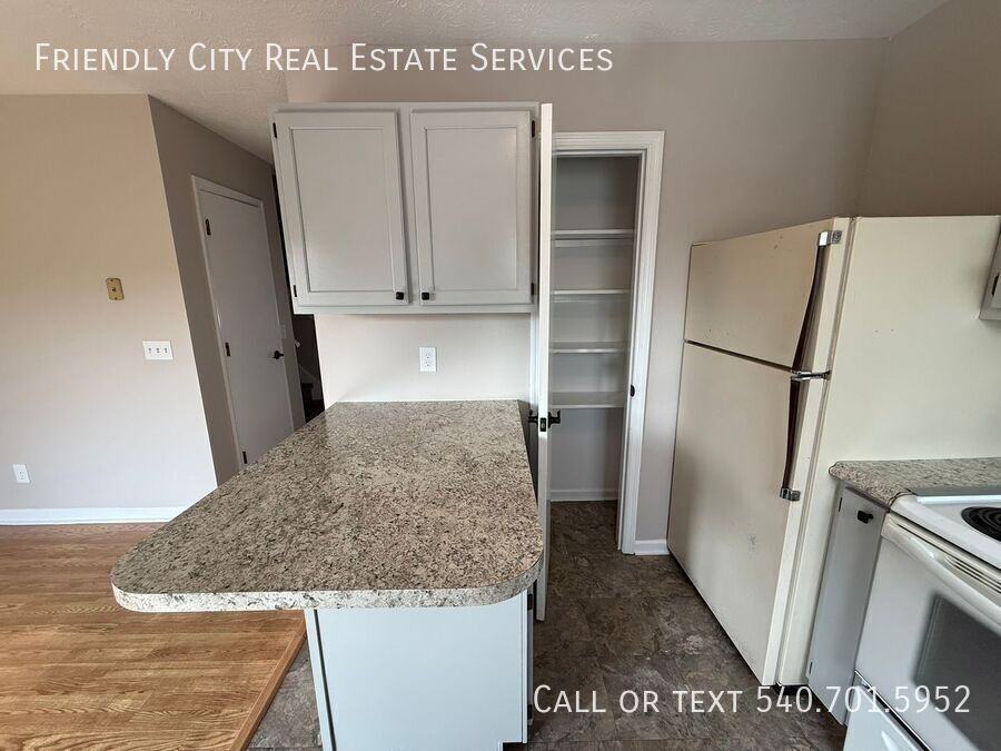 811 Vine St - Photo 6 of 17