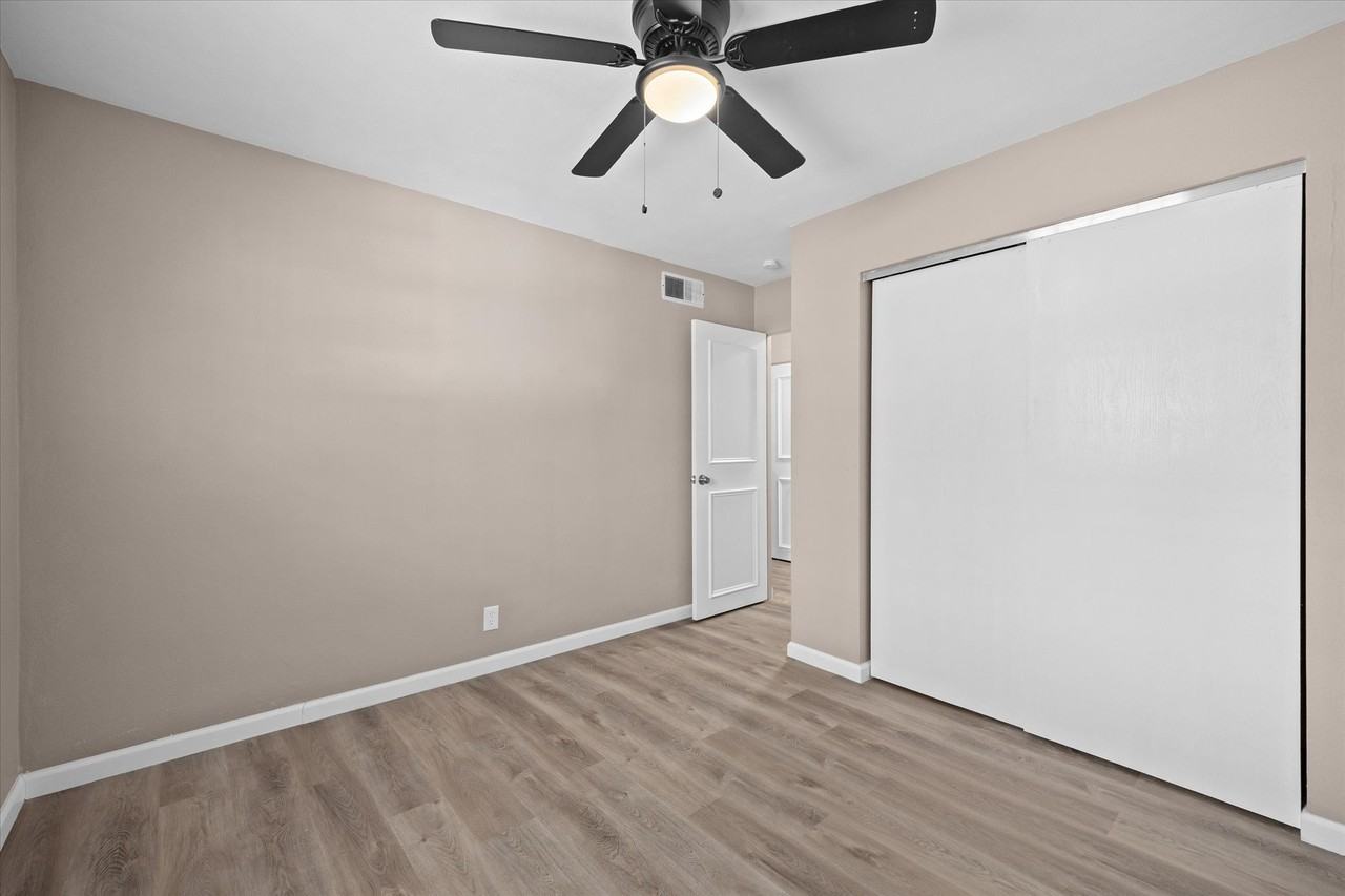 15 Manor Dr #1 - Photo 6 of 12
