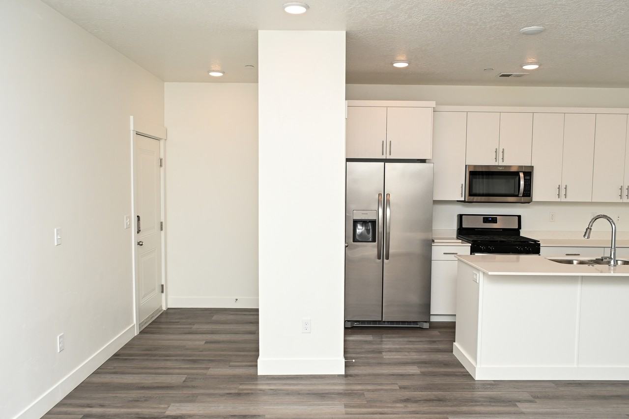 460 W 15 South - 1 G101 - Photo 3 of 19