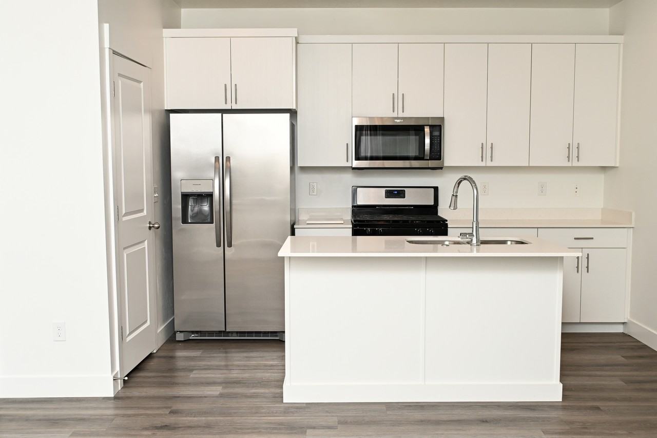 460 W 15 South - 1 G101 - Photo 5 of 19