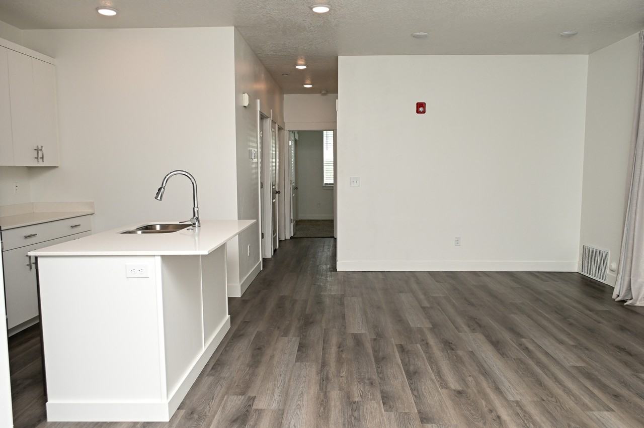 460 W 15 South - 1 G101 - Photo 6 of 19