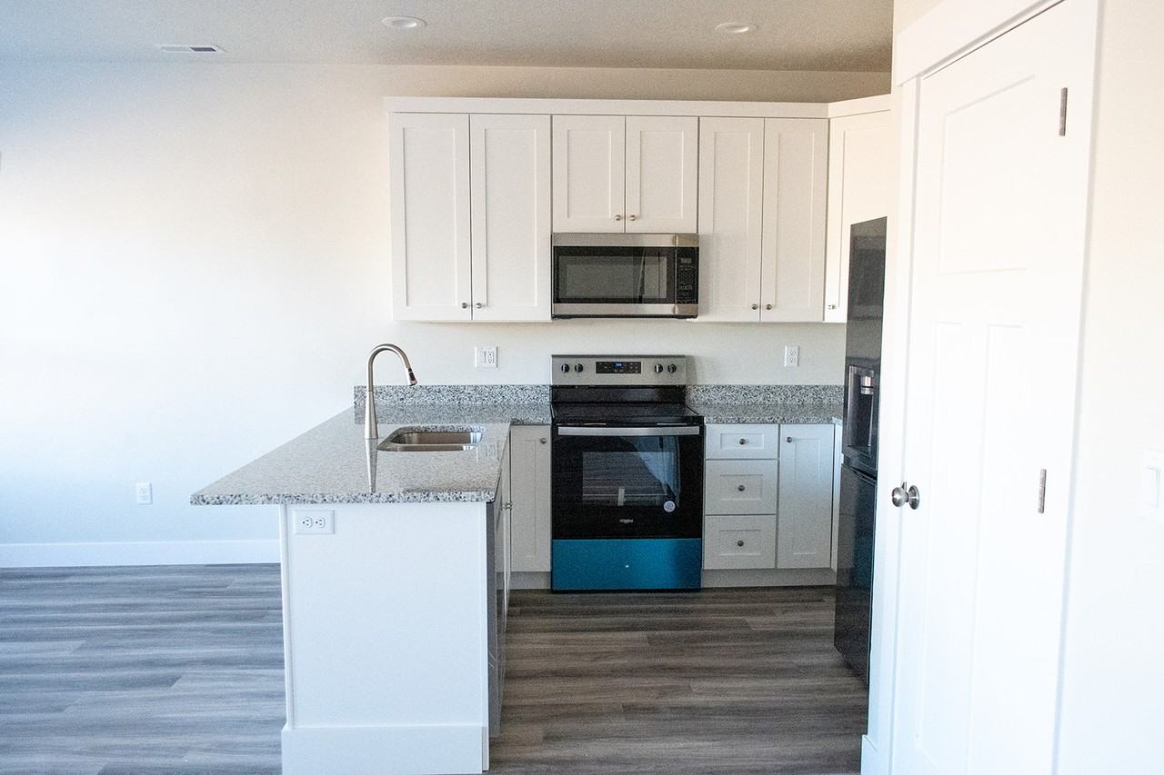382 N 100 W - Photo 5 of 25