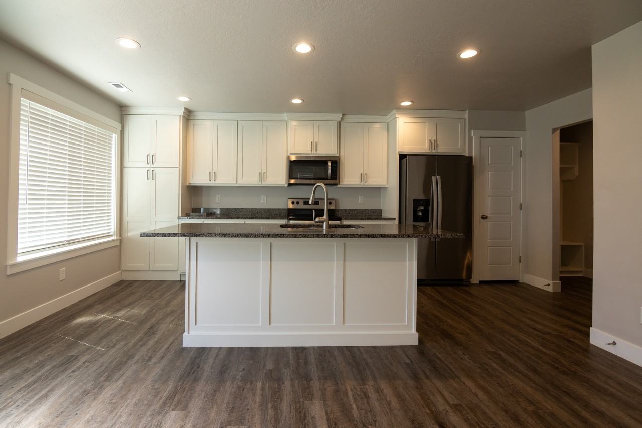 4156 S 2825 W - Photo 3 of 33