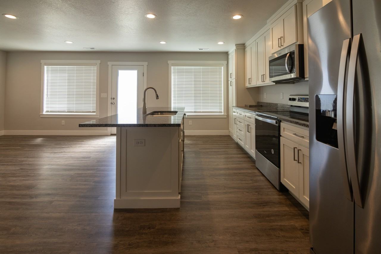4156 S 2825 W - Photo 4 of 33