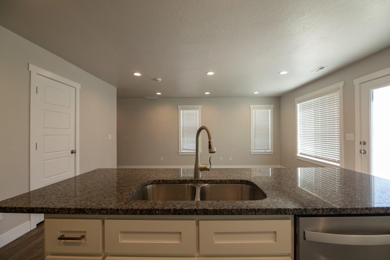 4156 S 2825 W - Photo 5 of 33