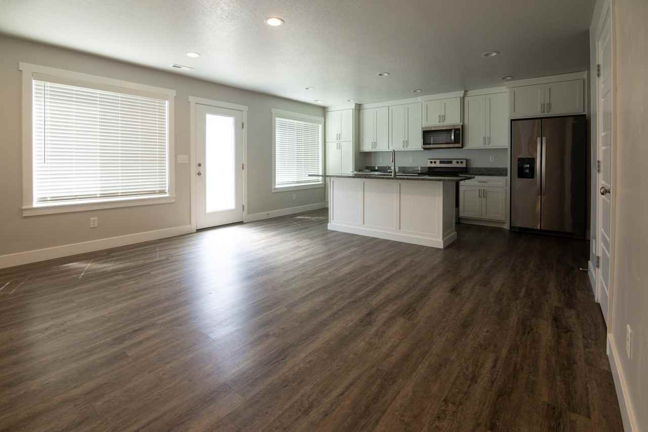4156 S 2825 W - Photo 7 of 33