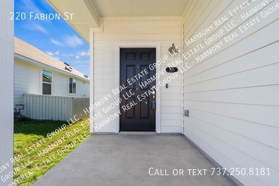 220 Fabion St - Photo 5 of 33