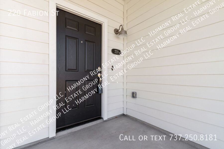220 Fabion St - Photo 6 of 33